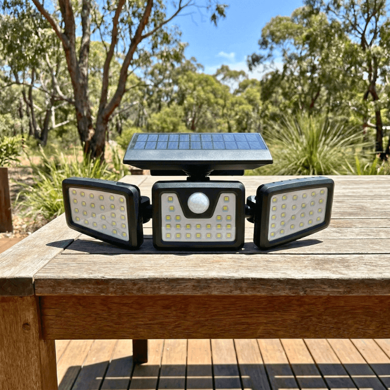 SolaGarden™ 3 Head Motion Light